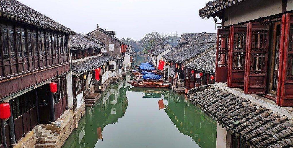 上升的白气球